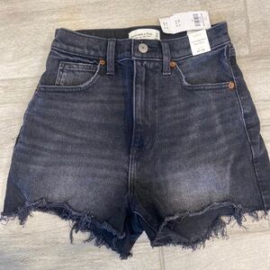 Women’s New With Tags Black Denim Shorts Abercrombie & Fitch size 24 or 00